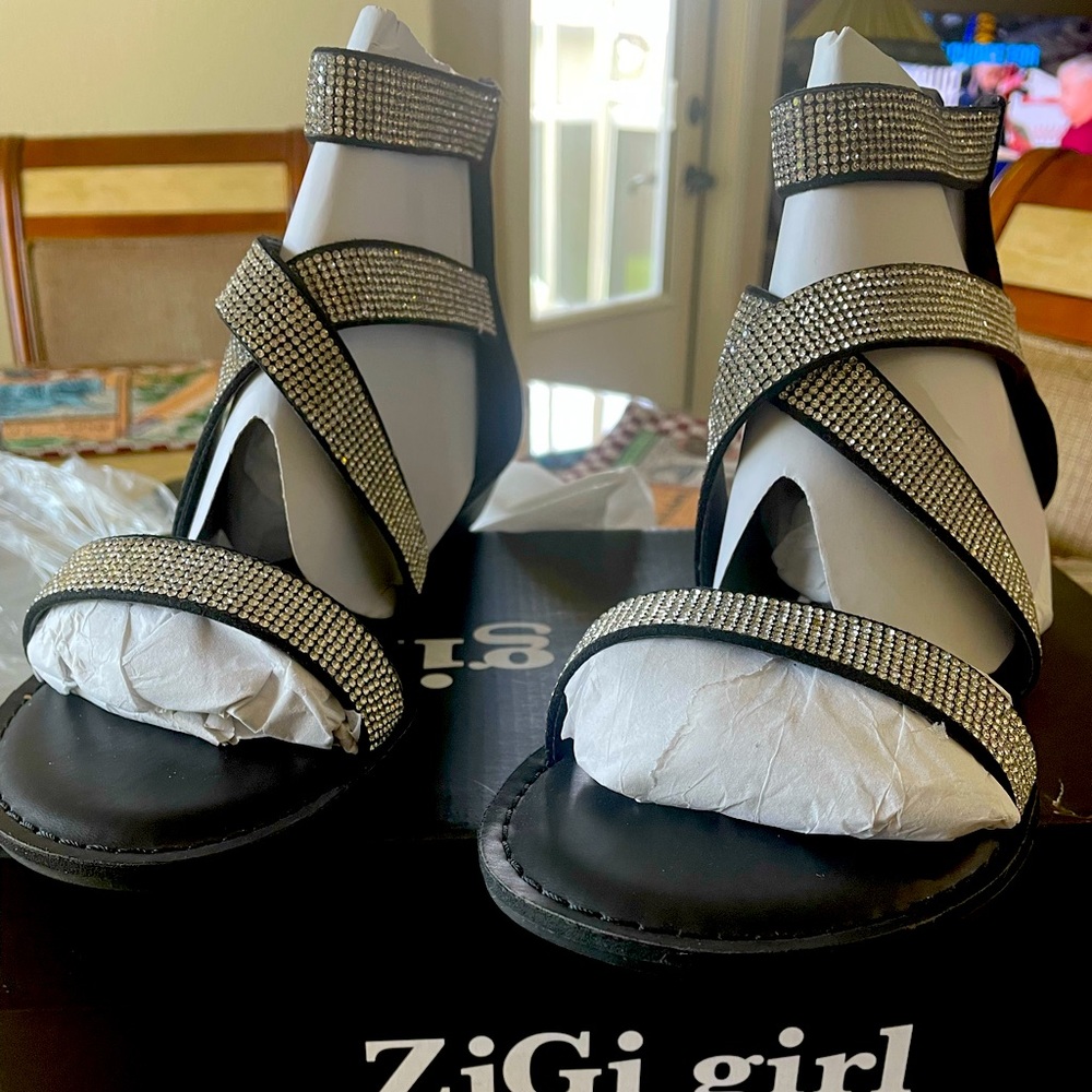 ZiGi Girl Black and Silver Crystal embellished Sandals NWOT Size 10 M